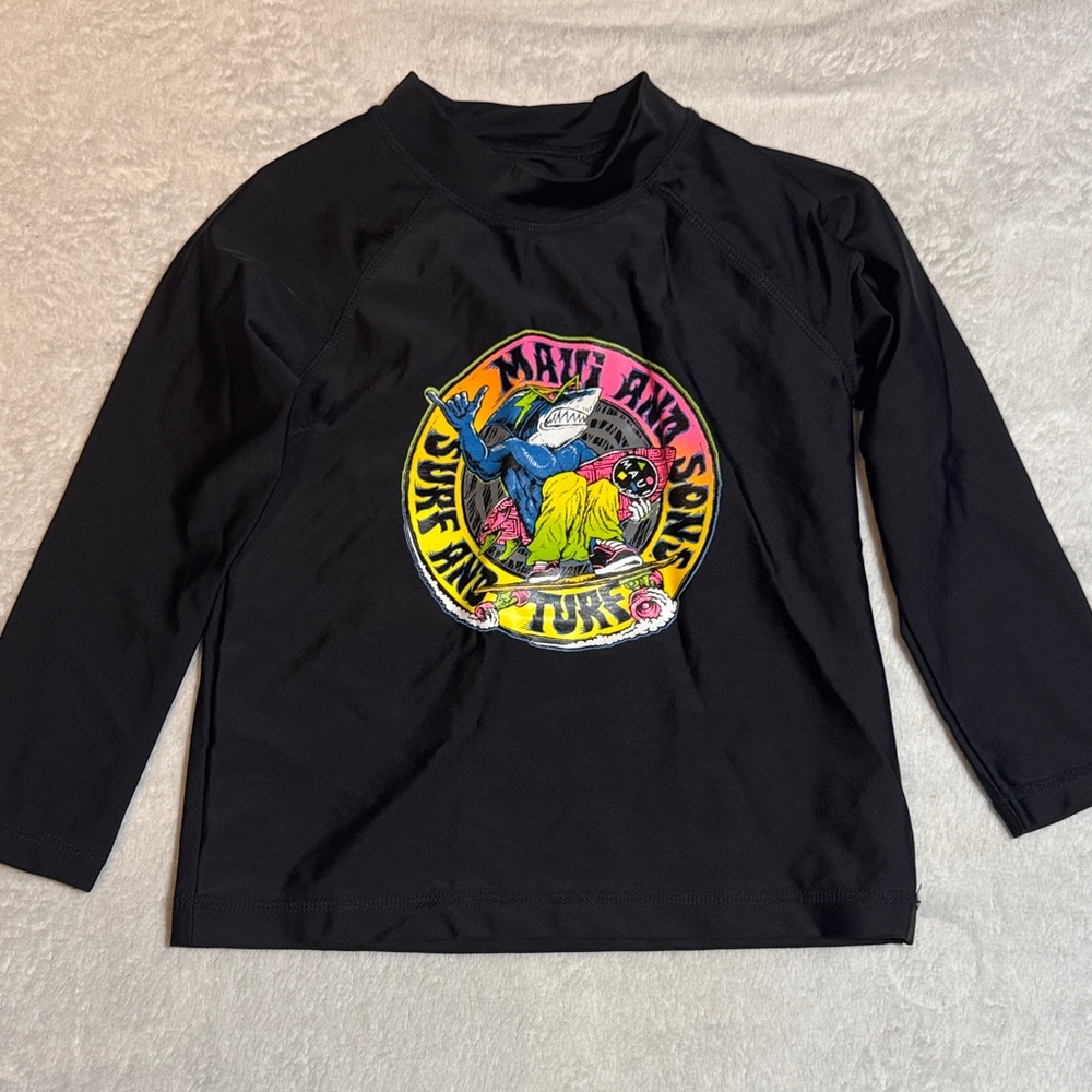 Maui and Sons Black Graphic Long Sleeve rash guard